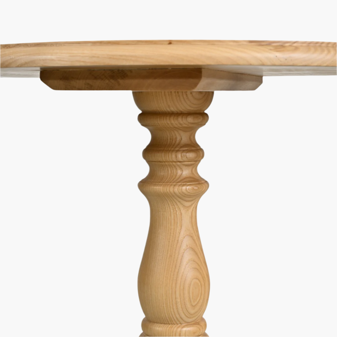 Traditional Round Pedestal Table